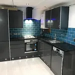 Charming 2-Bed Flat In Swansea