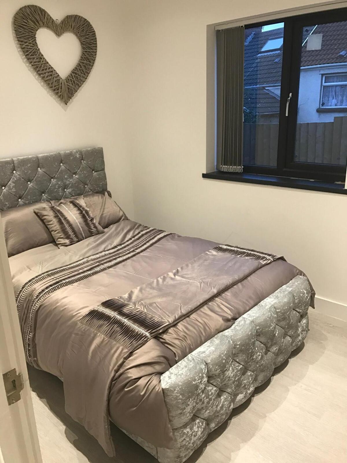 Charming 2-bed Flat In *