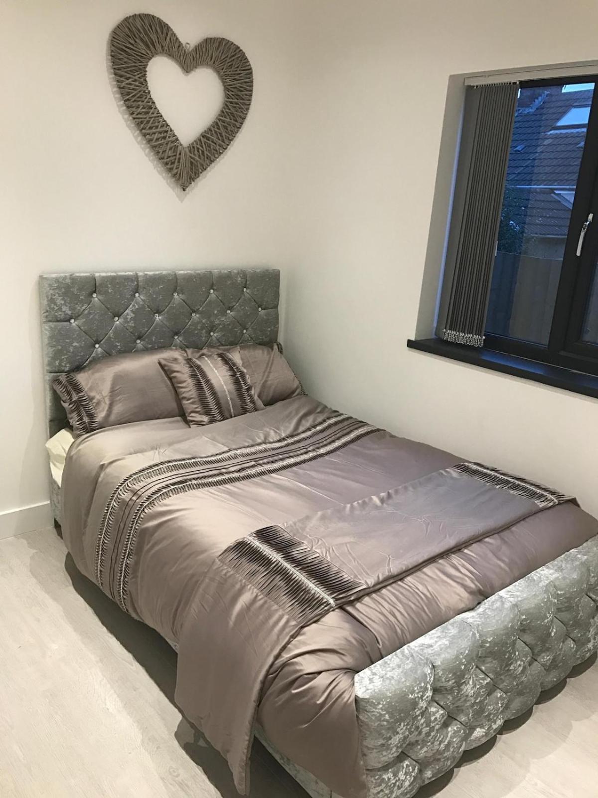 Charming 2-bed Flat In